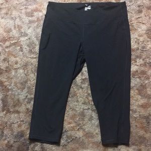 Size XXL Black Capri workout pants!